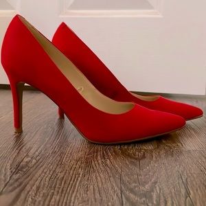 Red high heels 👠 by Mark Fischer. Only used once. ❤️ good condition!